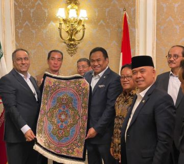 photo 5978956237288618857 y